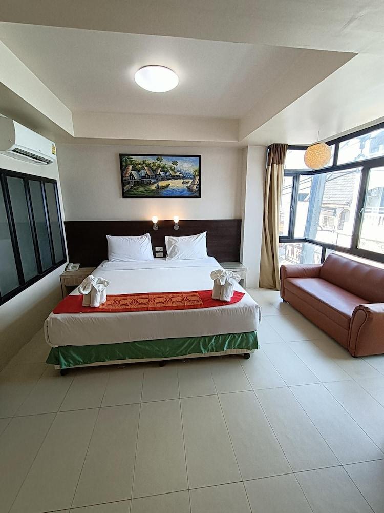 Amici Miei Guest House Phuket Ngoại thất bức ảnh