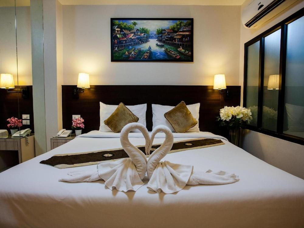 Amici Miei Guest House Phuket Ngoại thất bức ảnh