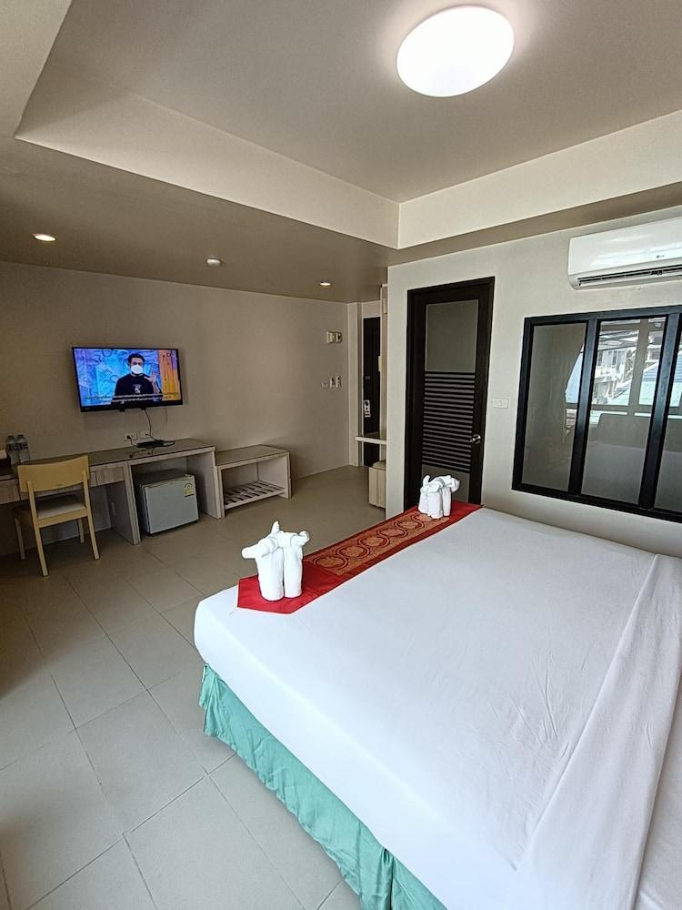 Amici Miei Guest House Phuket Ngoại thất bức ảnh